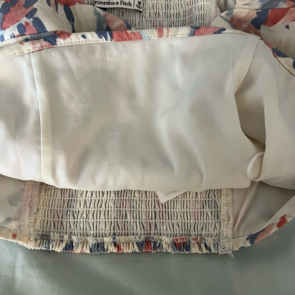 Abercrombie & Fitch Cream Floral Crop Top with Pink & Blue Brushstrokes - Picture 4 of 5